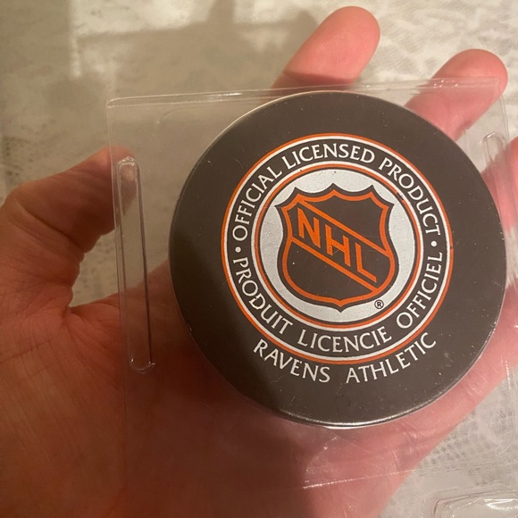 Signed Eddie Shack Toronto Maple Leafs Puck - Picture 5 of 5